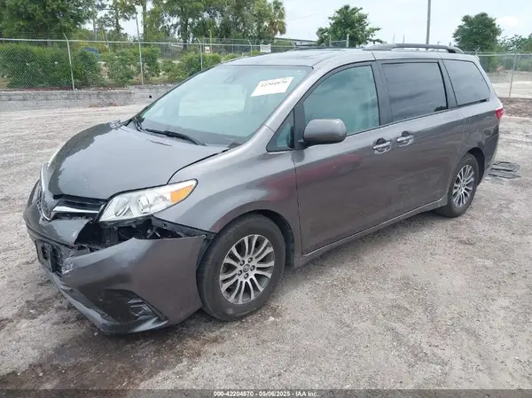 5TDYZ3DC0LS024959 2020 TOYOTA SIENNA - Image 2