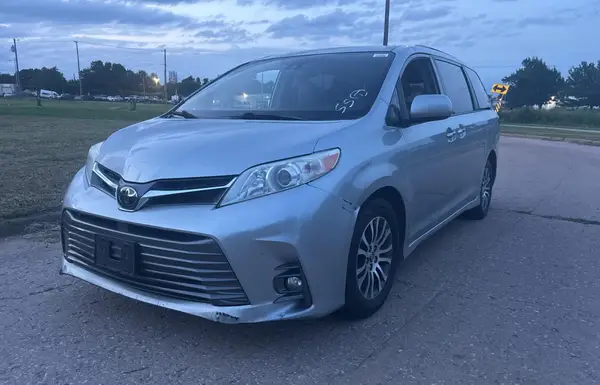5TDYZ3DC0LS030115 2020 TOYOTA SIENNA - Image 2