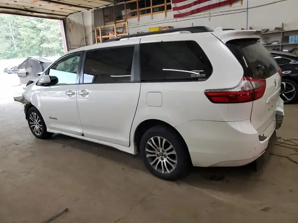 5TDYZ3DC0LS032995 2020 TOYOTA SIENNA - Image 2