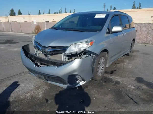 5TDYZ3DC0LS033208 2020 TOYOTA SIENNA - Image 2