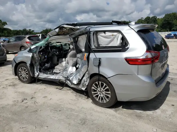 5TDYZ3DC0LS034178 2020 TOYOTA SIENNA - Image 2