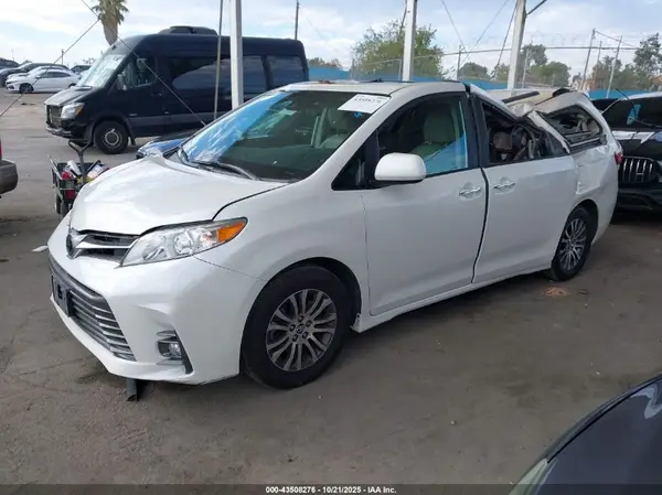 5TDYZ3DC0LS034200 2020 TOYOTA SIENNA - Image 2