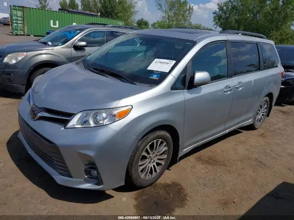 5TDYZ3DC0LS035217 2020 TOYOTA SIENNA - Image 2