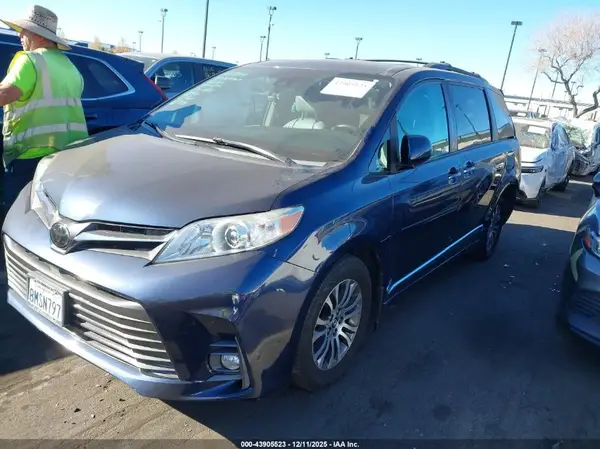 5TDYZ3DC0LS045424 2020 TOYOTA SIENNA - Image 2