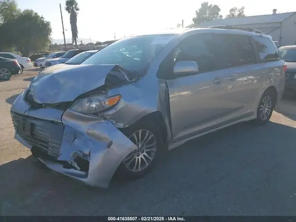 5TDYZ3DC0LS049229 2020 TOYOTA SIENNA - Image 2