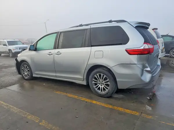5TDYZ3DC0LS049733 2020 TOYOTA SIENNA - Image 2