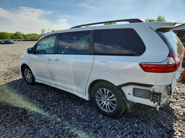 5TDYZ3DC0LS055189 2020 TOYOTA SIENNA - Image 2