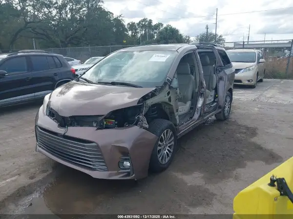 5TDYZ3DC0LS058710 2020 TOYOTA SIENNA - Image 2