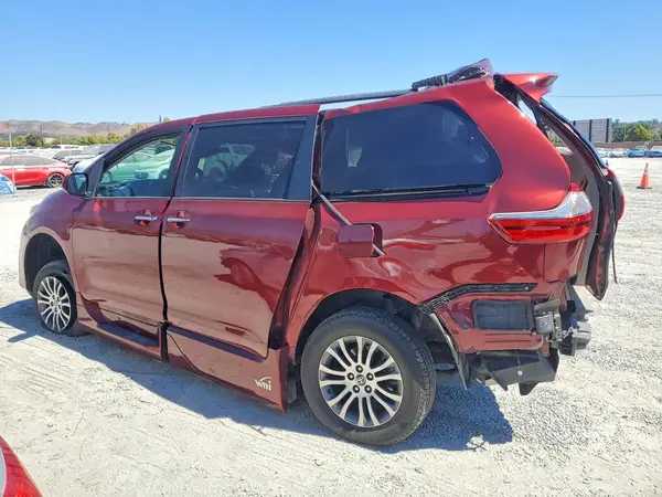 5TDYZ3DC0LS065706 2020 TOYOTA SIENNA - Image 2