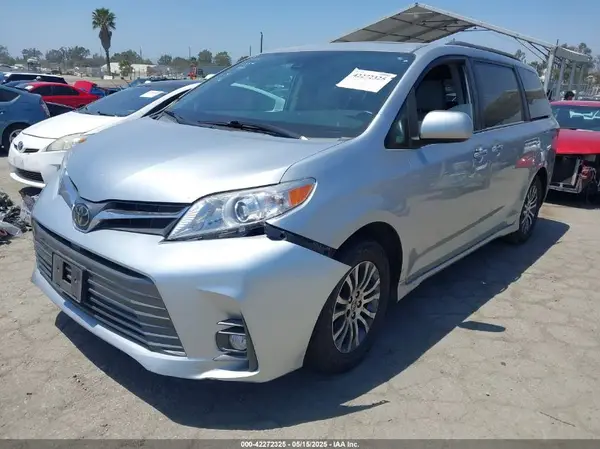 5TDYZ3DC0LS068198 2020 TOYOTA SIENNA - Image 2