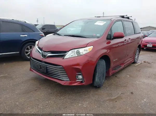 5TDYZ3DC0LS074650 2020 TOYOTA SIENNA - Image 2