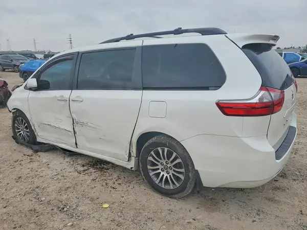 5TDYZ3DC0LS077869 2020 TOYOTA SIENNA - Image 2