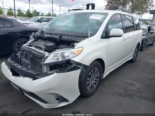 5TDYZ3DC0LS080075 2020 TOYOTA SIENNA - Image 2