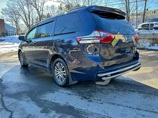 5TDYZ3DC0LS080836 2020 TOYOTA SIENNA - Image 2
