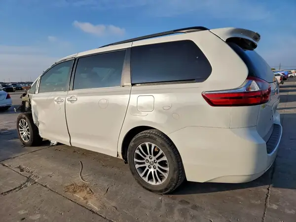 5TDYZ3DC0LS084675 2020 TOYOTA SIENNA - Image 2