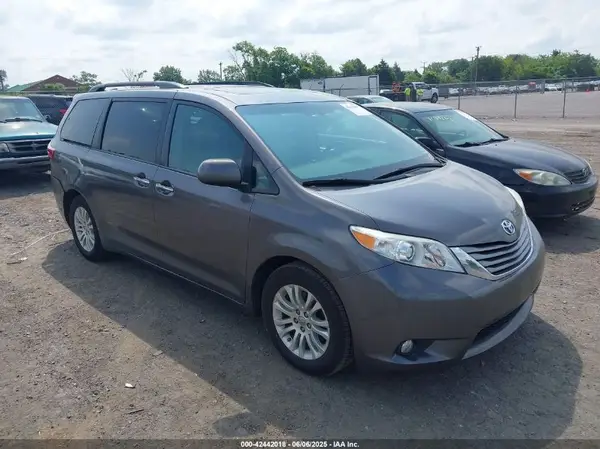 5TDYZ3DC1HS767802 2017 TOYOTA SIENNA - Image 1