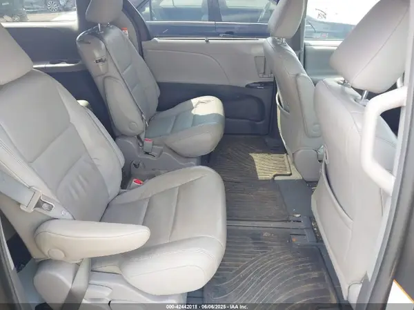 5TDYZ3DC1HS767802 2017 TOYOTA SIENNA - Image 8