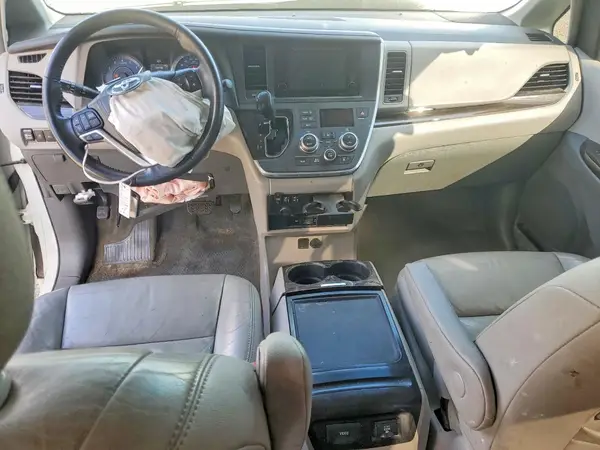 5TDYZ3DC1HS771736 2017 TOYOTA SIENNA - Image 8