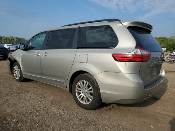 5TDYZ3DC1HS773132 2017 TOYOTA SIENNA - Image 2