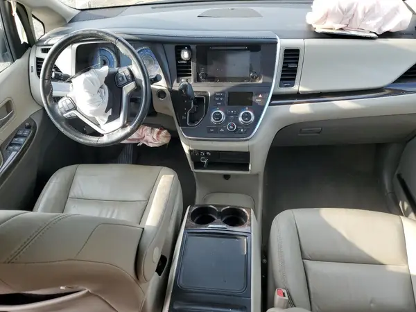 5TDYZ3DC1HS773132 2017 TOYOTA SIENNA - Image 8
