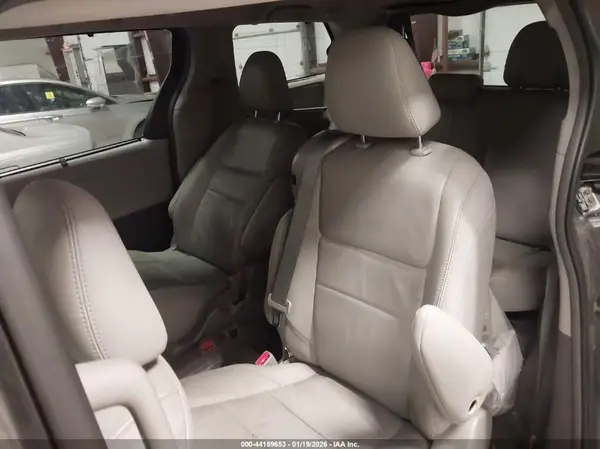 5TDYZ3DC1HS774796 2017 TOYOTA SIENNA - Image 8