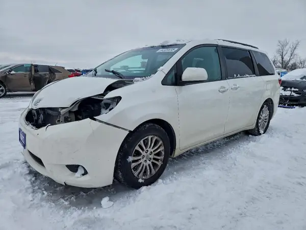 5TDYZ3DC1HS778962 2017 TOYOTA SIENNA - Image 1