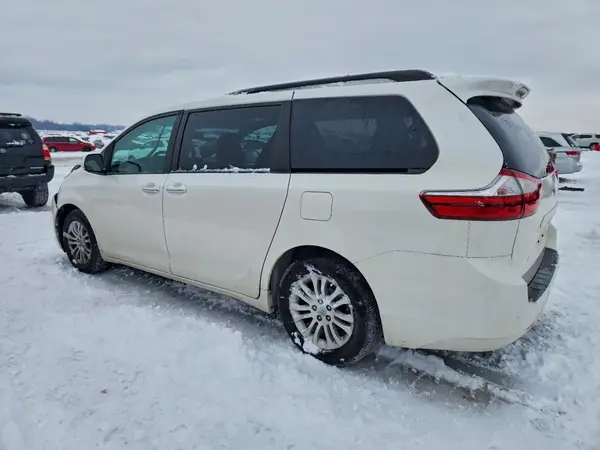 5TDYZ3DC1HS778962 2017 TOYOTA SIENNA - Image 2