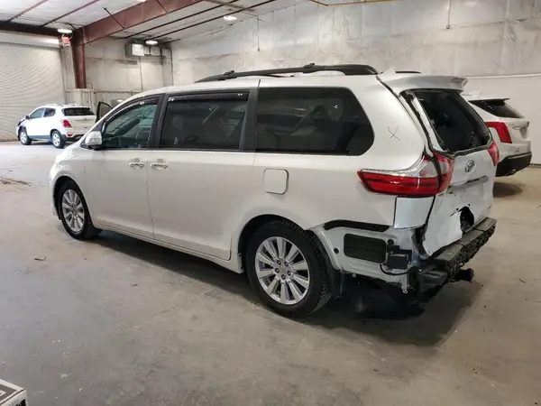 5TDYZ3DC1HS780078 2017 TOYOTA SIENNA - Image 2