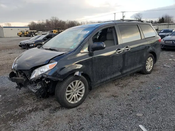 5TDYZ3DC1HS783370 2017 TOYOTA SIENNA - Image 1