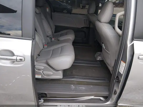 5TDYZ3DC1HS783871 2017 TOYOTA SIENNA - Image 8