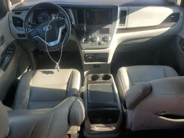 5TDYZ3DC1HS788679 2017 TOYOTA SIENNA - Image 8