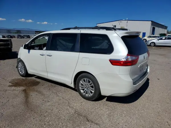 5TDYZ3DC1HS788987 2017 TOYOTA SIENNA - Image 2