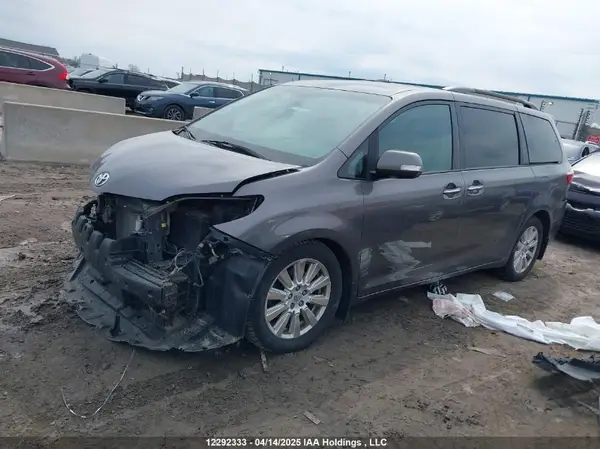 5TDYZ3DC1HS791114 2017 TOYOTA SIENNA - Image 2