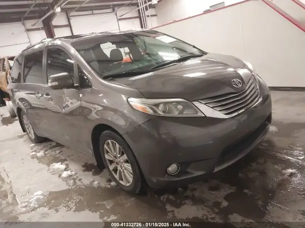 5TDYZ3DC1HS791419 2017 TOYOTA SIENNA - Image 1