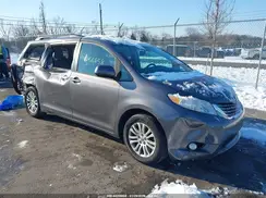 5TDYZ3DC1HS793249 2017 TOYOTA SIENNA