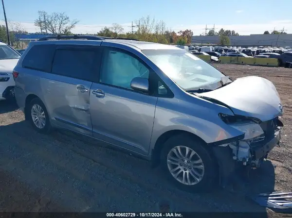 5TDYZ3DC1HS794501 2017 TOYOTA SIENNA - Image 1