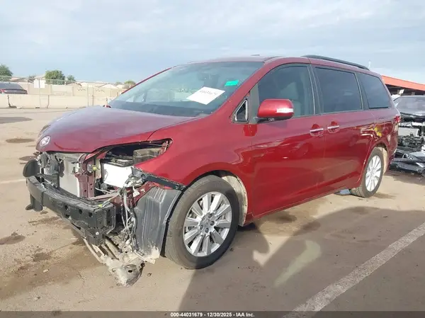 5TDYZ3DC1HS795924 2017 TOYOTA SIENNA - Image 2