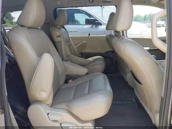 5TDYZ3DC1HS796121 2017 TOYOTA SIENNA - Image 8