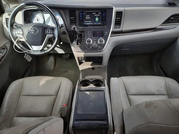 5TDYZ3DC1HS796443 2017 TOYOTA SIENNA - Image 8