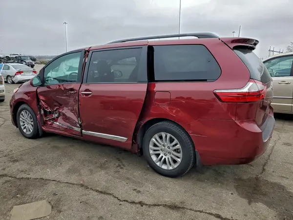 5TDYZ3DC1HS797995 2017 TOYOTA SIENNA - Image 2