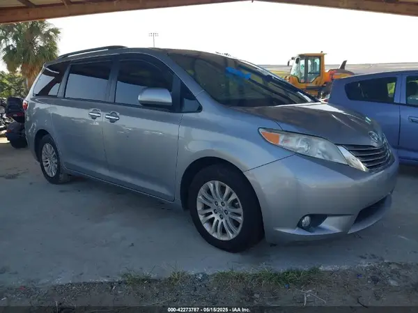 5TDYZ3DC1HS805349 2017 TOYOTA SIENNA - Image 1