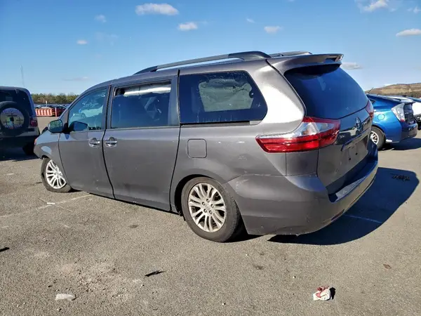 5TDYZ3DC1HS808817 2017 TOYOTA SIENNA - Image 2