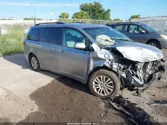 5TDYZ3DC1HS811183 2017 TOYOTA SIENNA