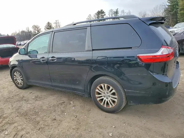 5TDYZ3DC1HS812513 2017 TOYOTA SIENNA - Image 2