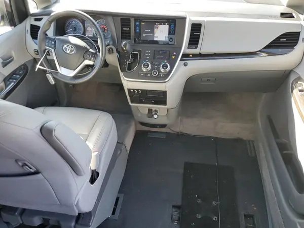 5TDYZ3DC1HS813967 2017 TOYOTA SIENNA - Image 8