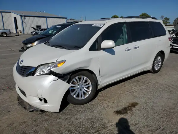 5TDYZ3DC1HS814018 2017 TOYOTA SIENNA - Image 1