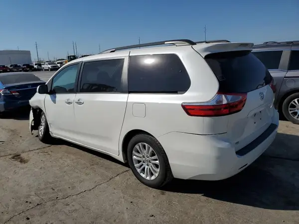 5TDYZ3DC1HS814018 2017 TOYOTA SIENNA - Image 2
