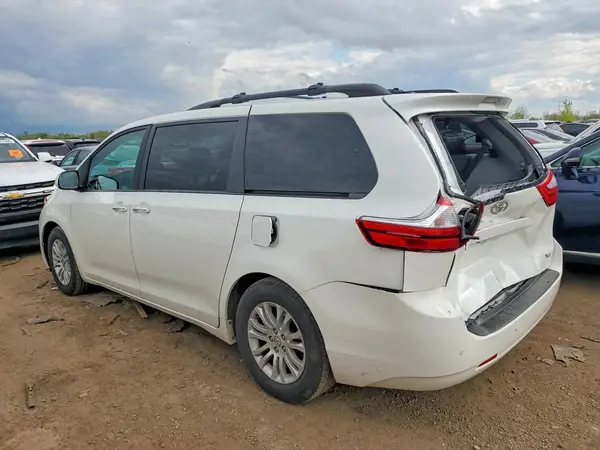 5TDYZ3DC1HS816478 2017 TOYOTA SIENNA - Image 2