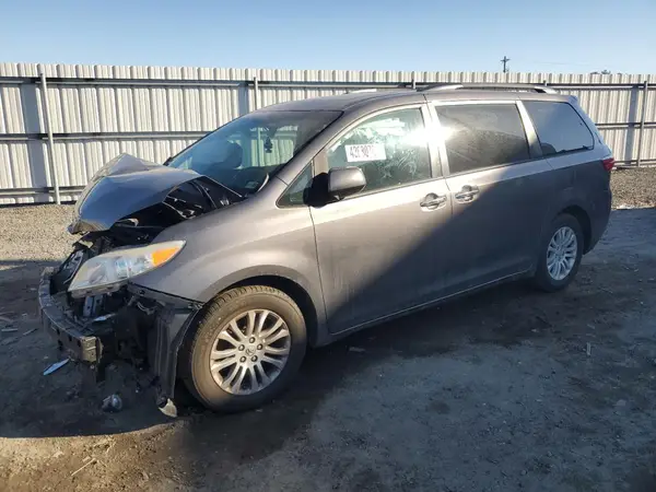 5TDYZ3DC1HS816805 2017 TOYOTA SIENNA - Image 1