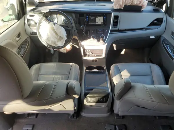 5TDYZ3DC1HS816805 2017 TOYOTA SIENNA - Image 8